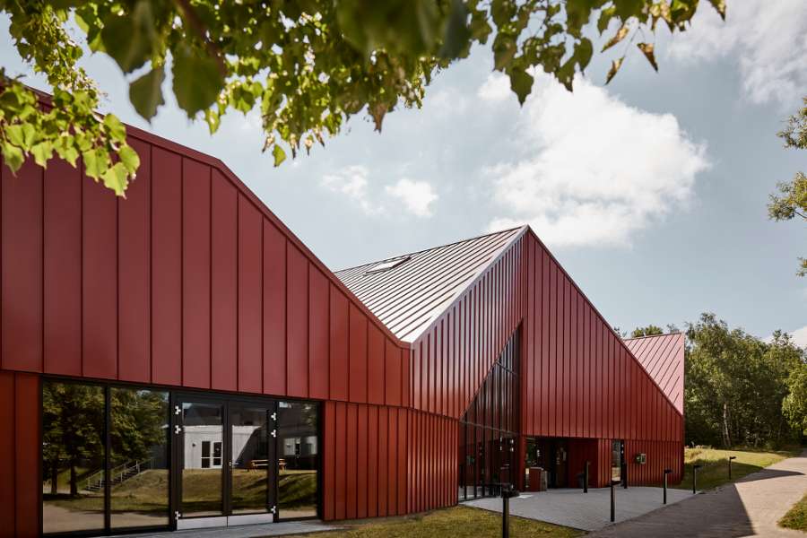 Steel profiles form the framework when space is provided for sports, learning, and play in Vestbjerg, Vestbjerg Idrætshal, Bakmøllevej 280, 9380 Vestbjerg, Denmark